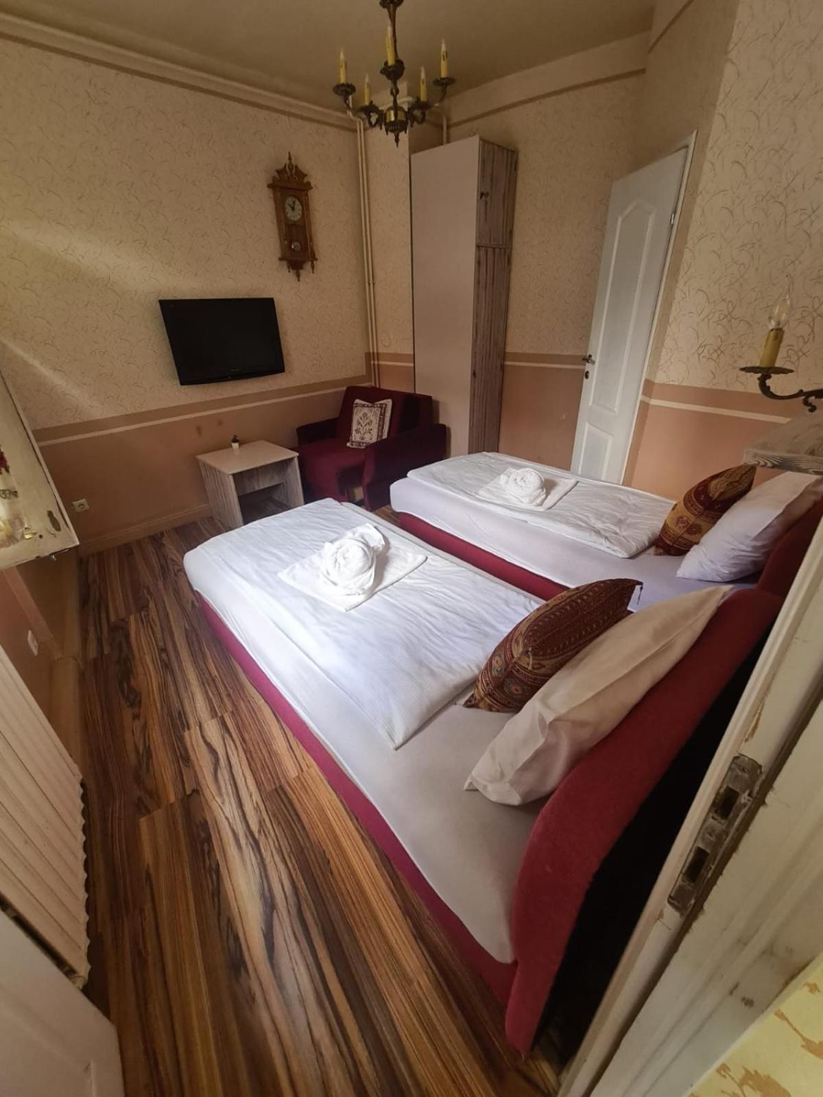 Guesthouse Nia Deluxe Sarajevo Bagian luar foto