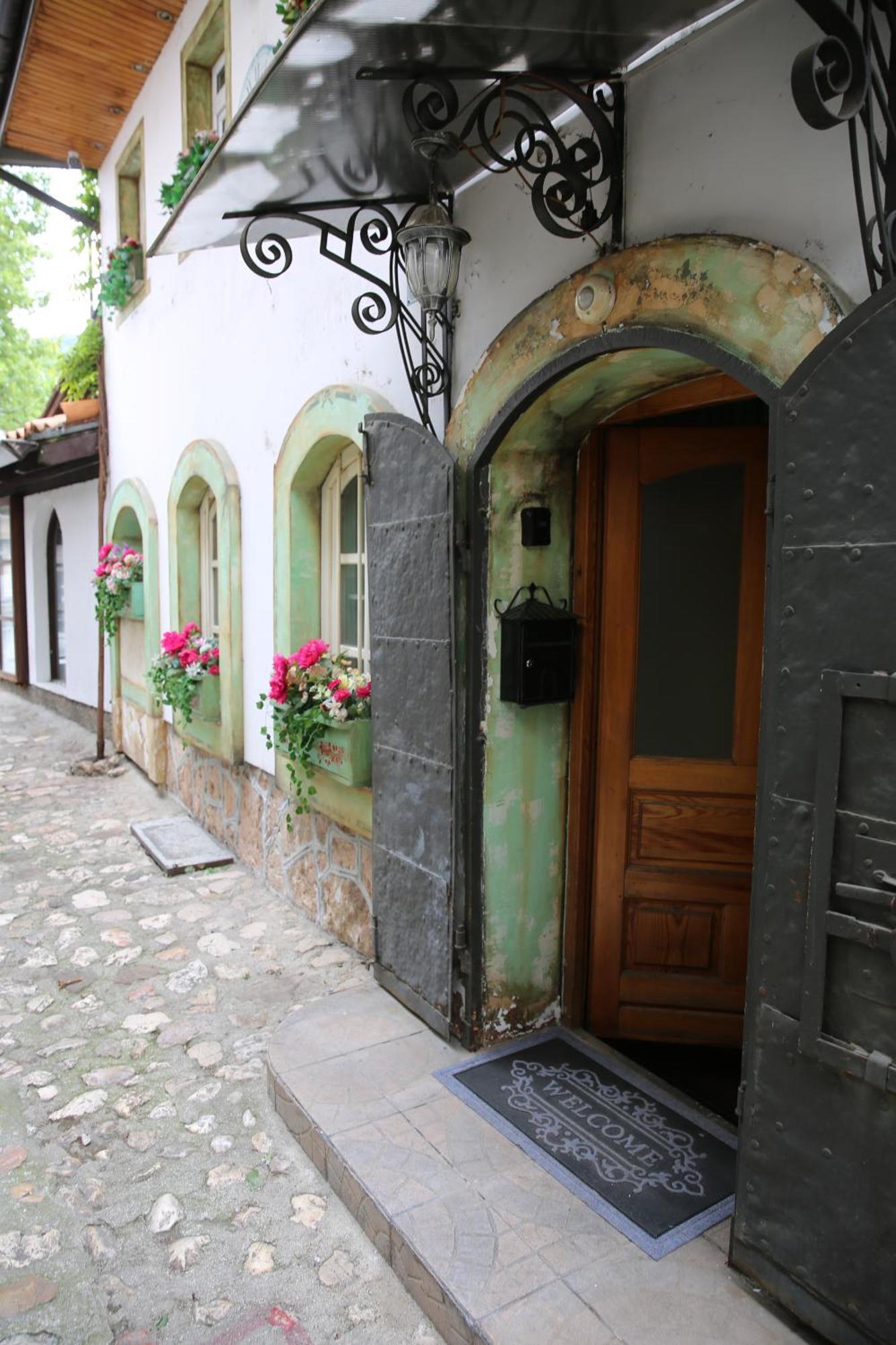 Guesthouse Nia Deluxe Sarajevo Bagian luar foto